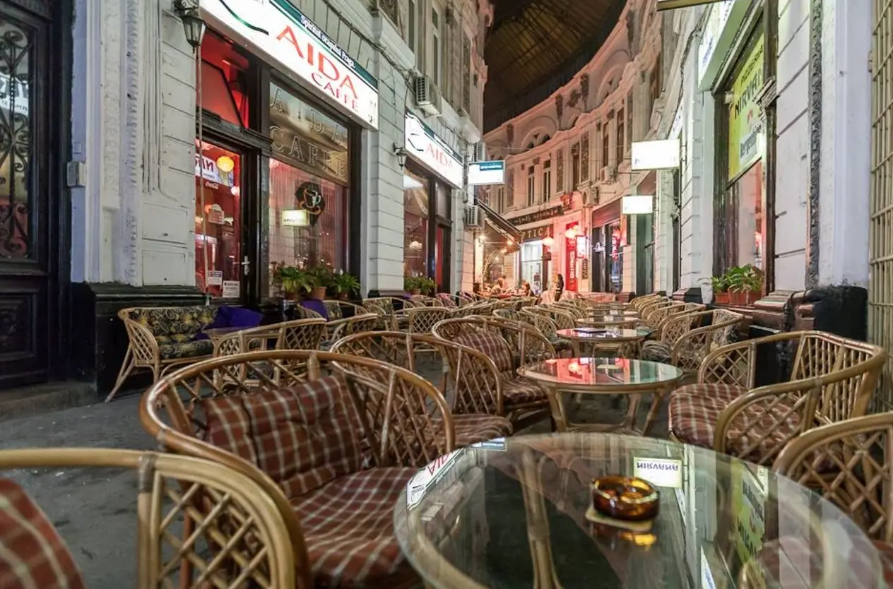 Pasajul Macca-Villacrosse din București, calea Victoriei
