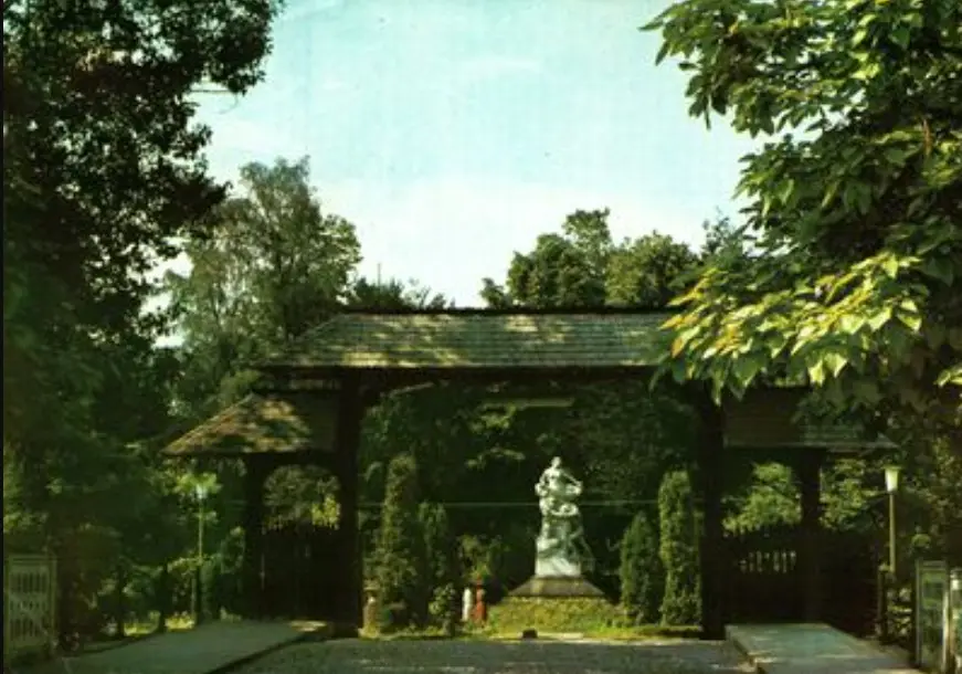 Monumentul domnitorului Barbu Știrbei din Râmnicu Vâlcea, Parcul Zăvoi