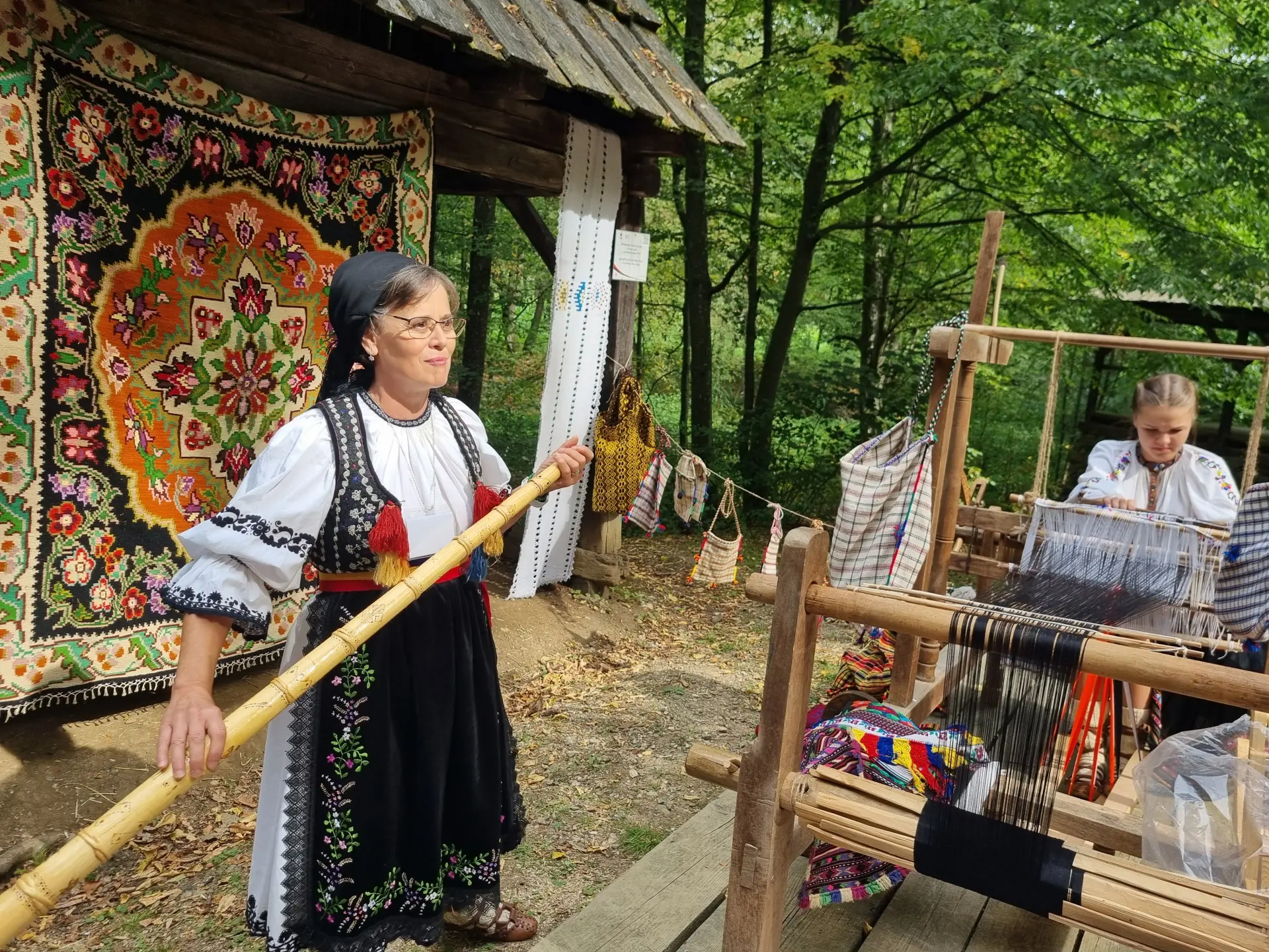Marioara Bocșa - dascălul din Baia de Arieș, Alba, care țese tradiția și cântă munților