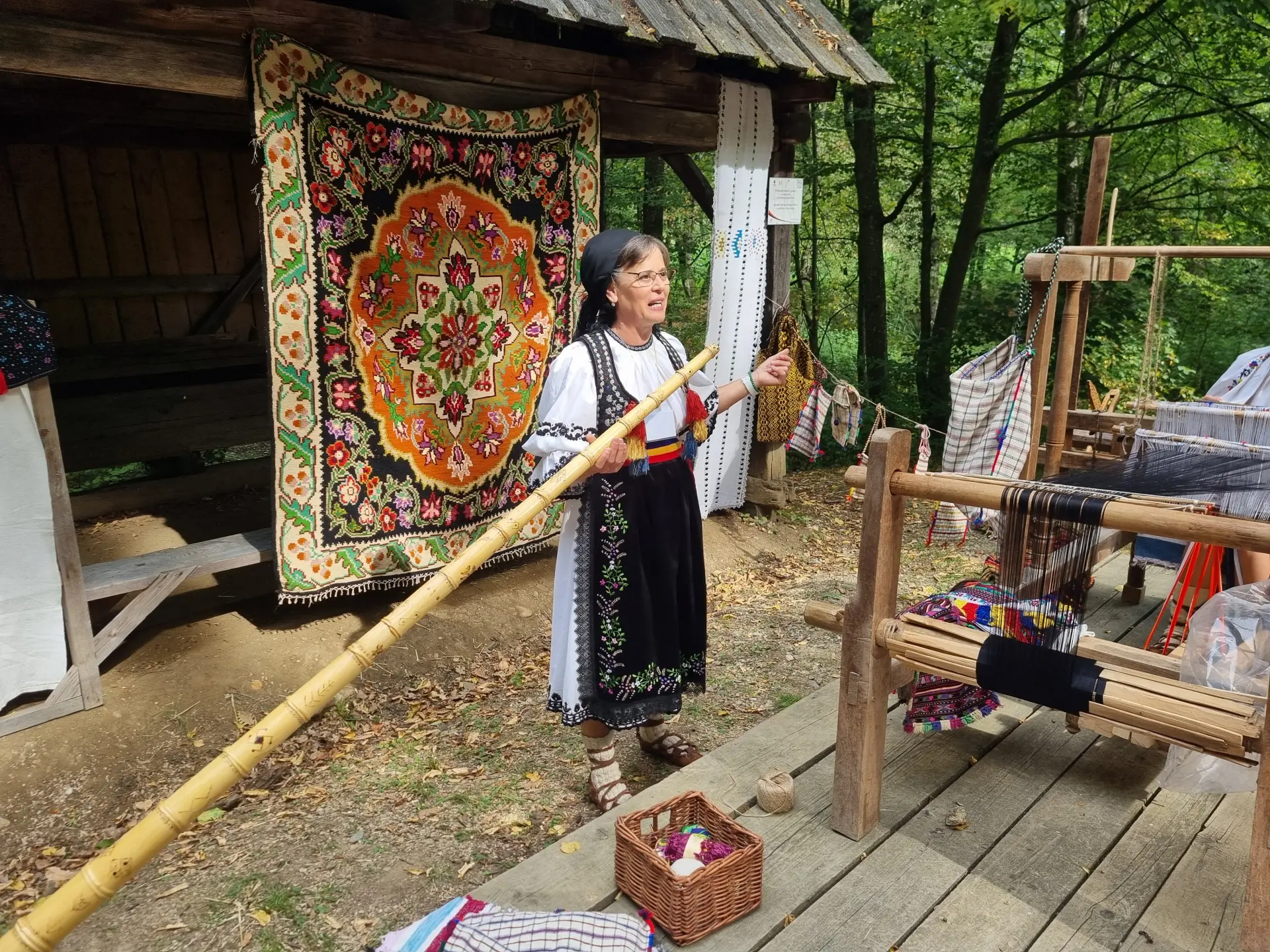 Marioara Bocșa - dascălul din Baia de Arieș, Alba, care țese tradiția și cântă munților
