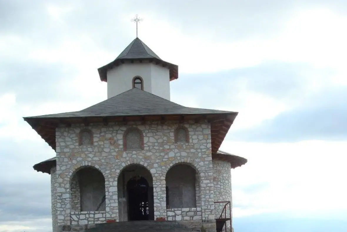 Schitul Înălțarea Sfintei Cruci – Petroșnița, Caraș-Severin