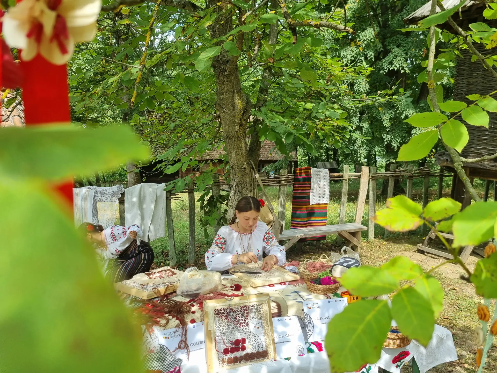 Costov Valentina, țesut la gherghef