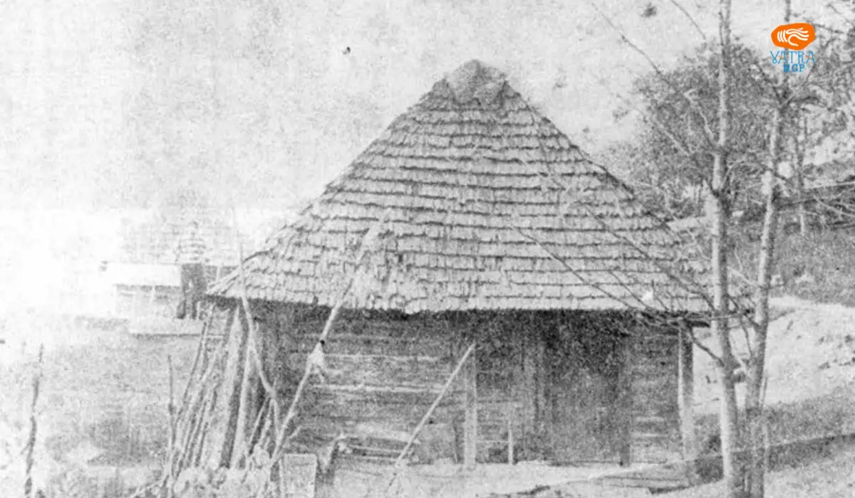 Construcţie edificată din lemn de fag şi acoperită cu șindrilă