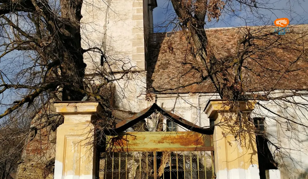 Biserica fortificată din Vărd