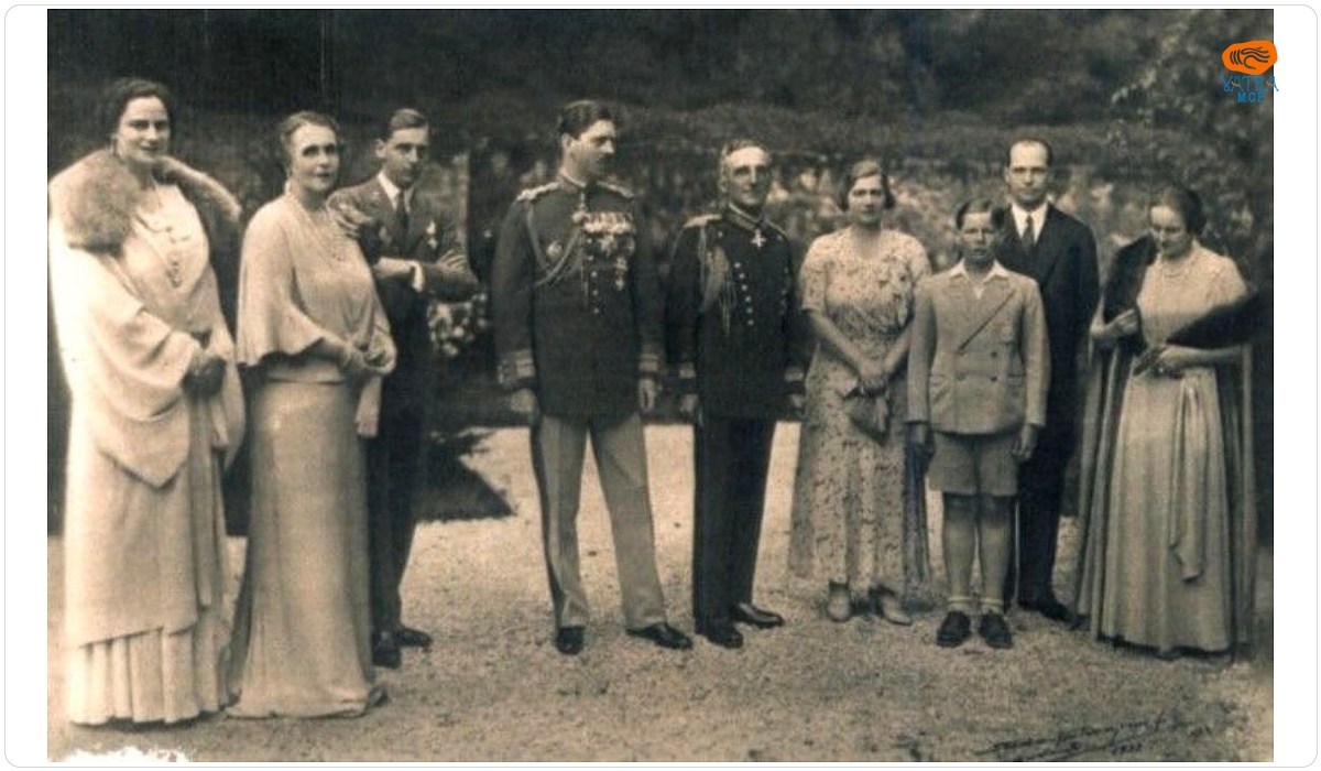 Familia Regală a României la aniversarea semicentenarului construirii Peleșului