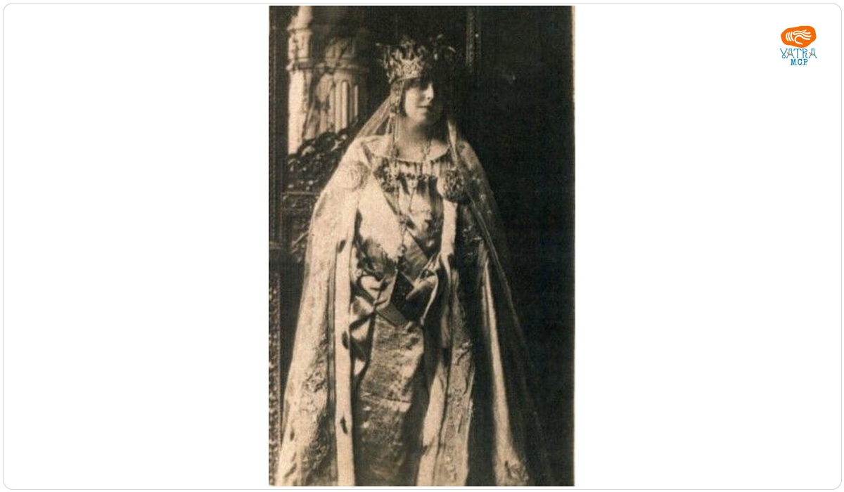 Regina Maria a României, în ținuta de la Încoronare