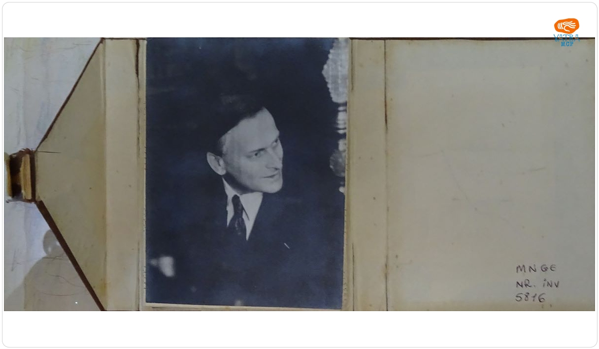 Album fotografic cu 17 fotografii în care sunt reprezentați George Enescu și Yehudi Menuhin