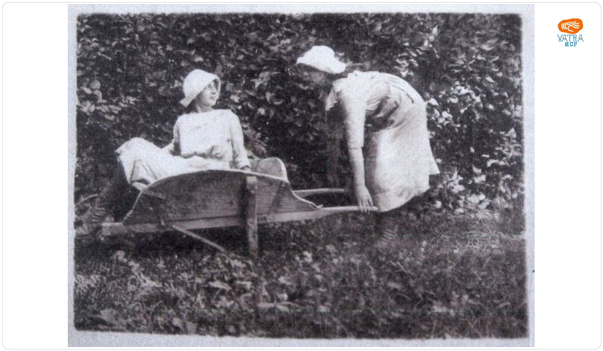Alice Cantacuzino împreună cu o prietenă
