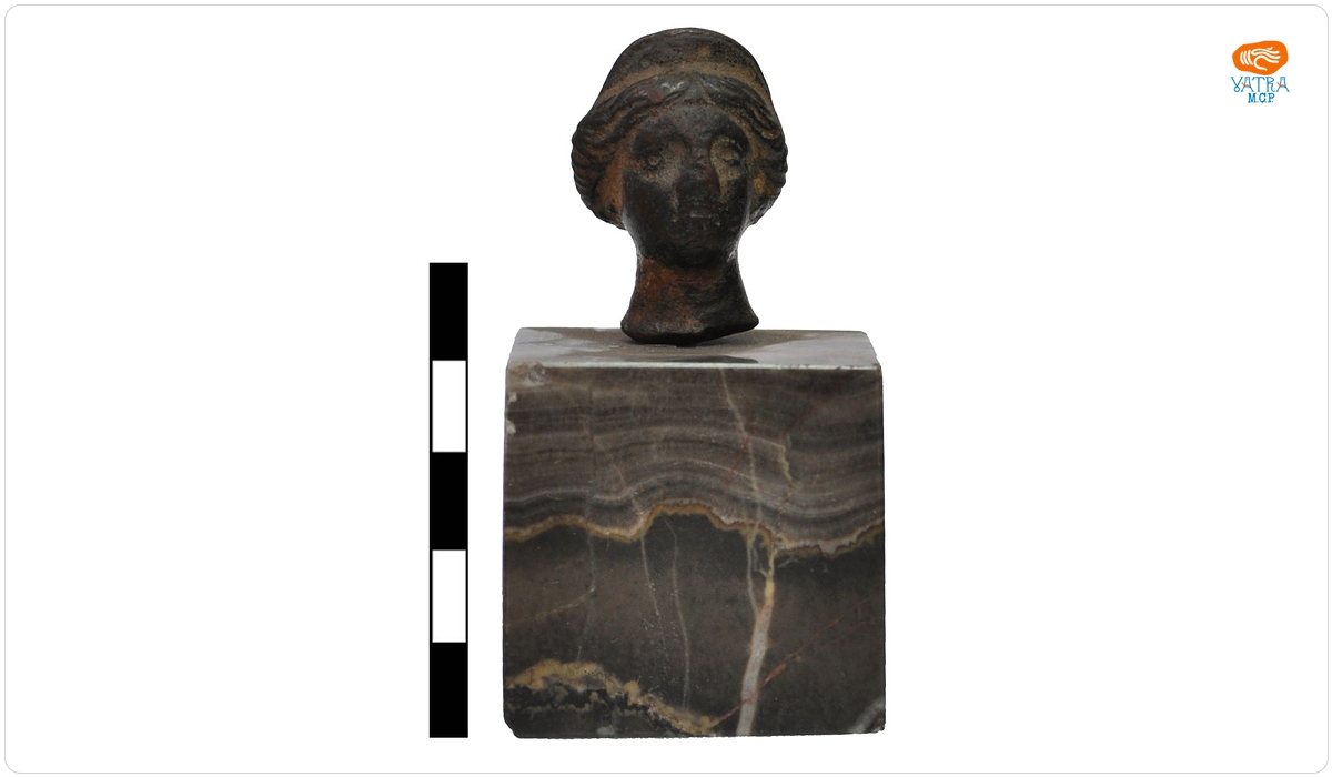 Statuetă din bronz cu reprezentarea unei femei (Venus)