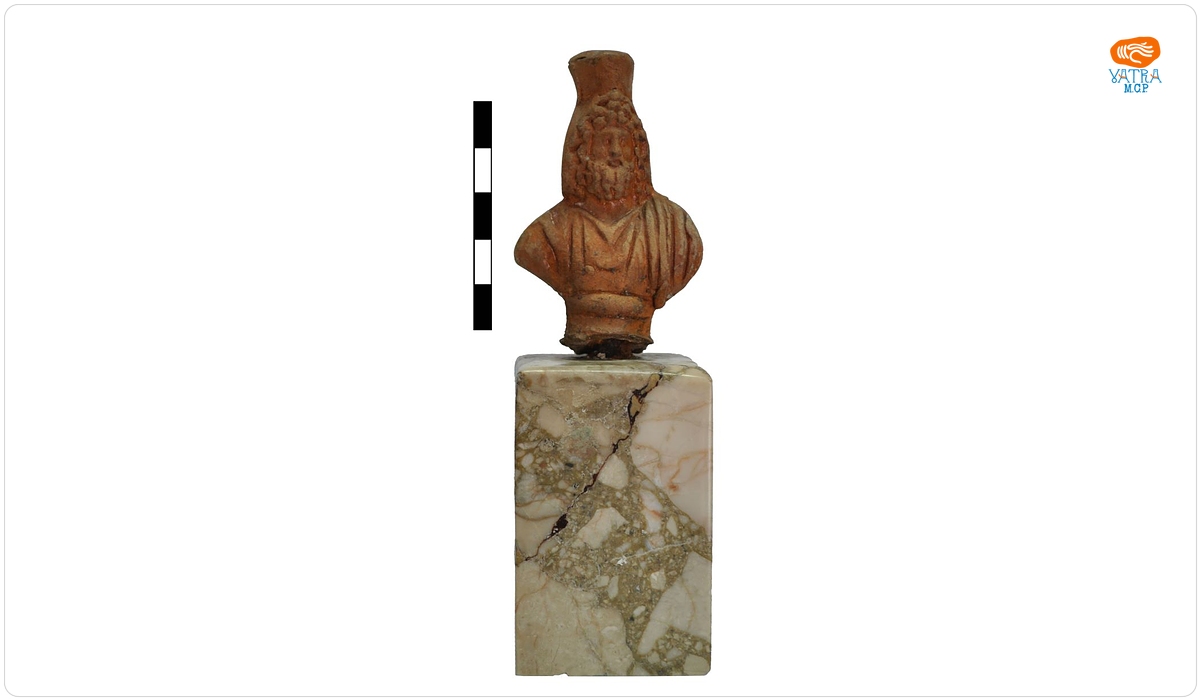 Bust masculin din teracotă cu reprezentarea zeului Serapis