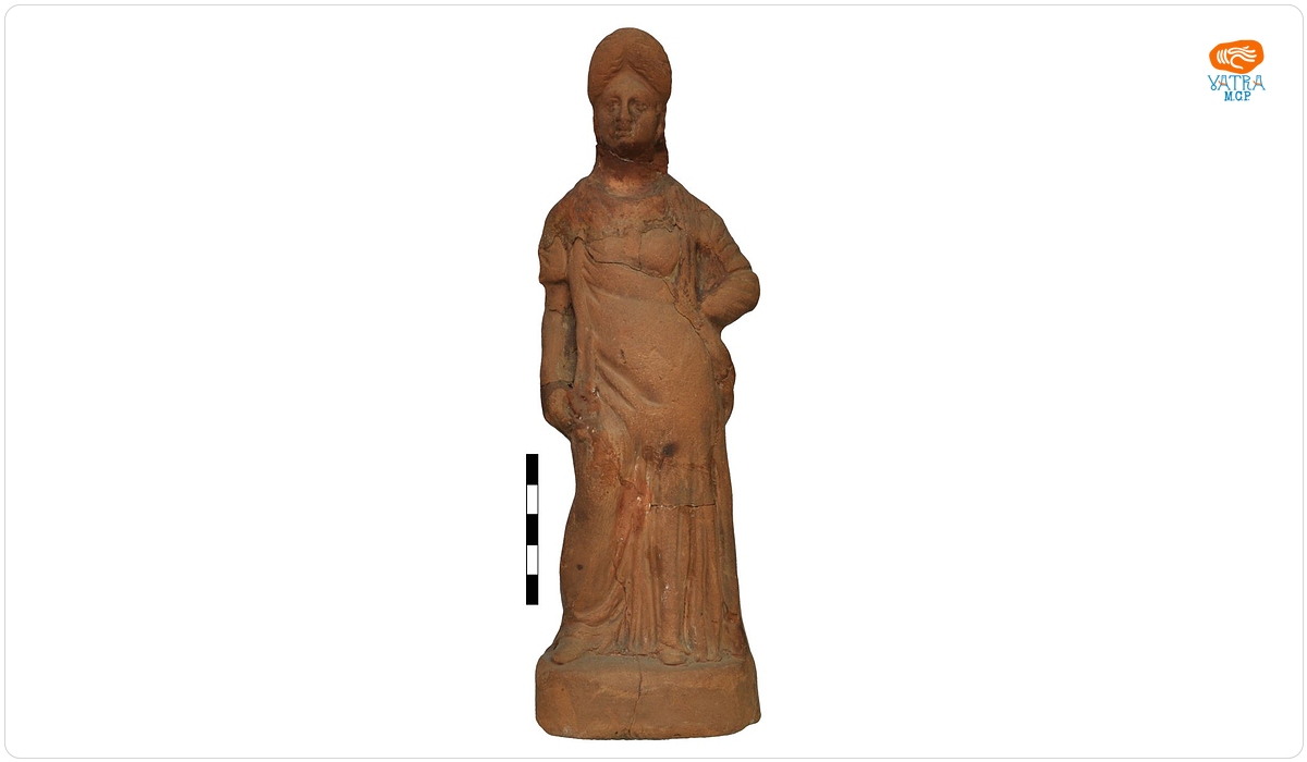 Statuetă din teracotă cu reprezentarea unei femei