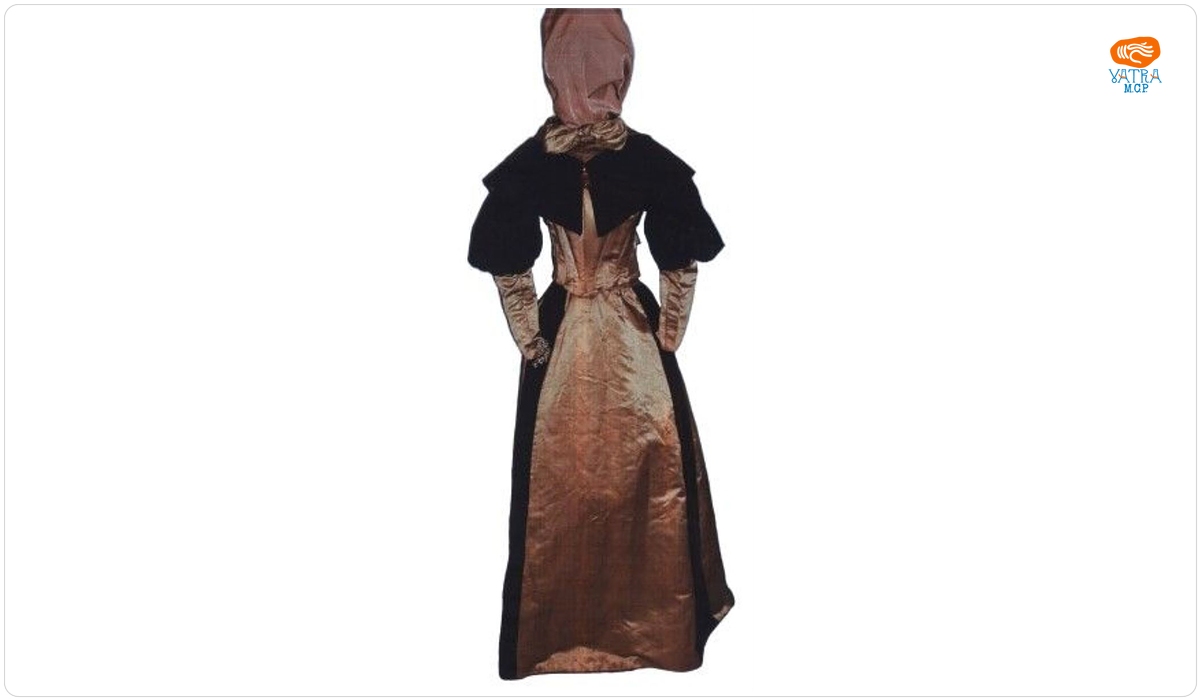 Costum - jachetă și fustă