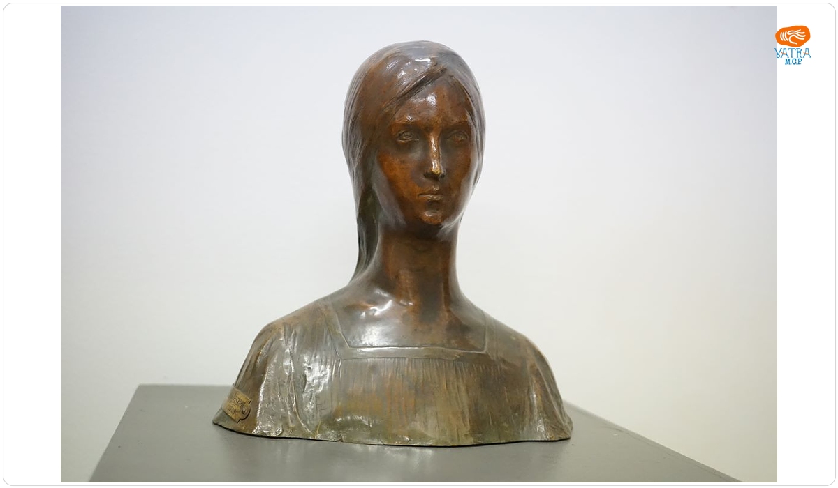 Bust de fată