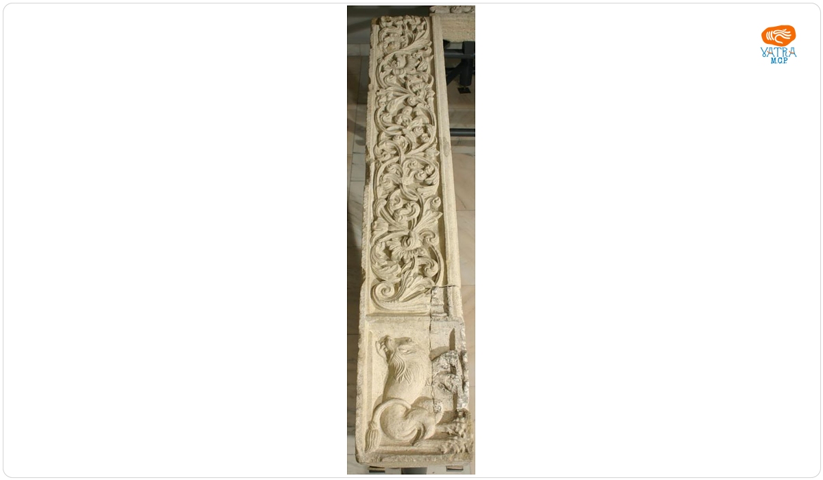 Montant din portalul paraclisului Mănăstirii Văcărești