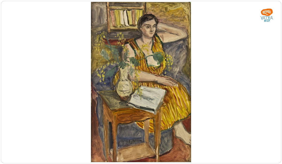 Femeie cu rochie în dungi