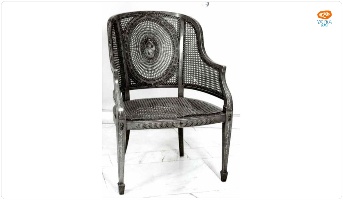 Garnitură de salon (secretaire, vitrină, 2 fotolii, canapea, 2 postamente)
