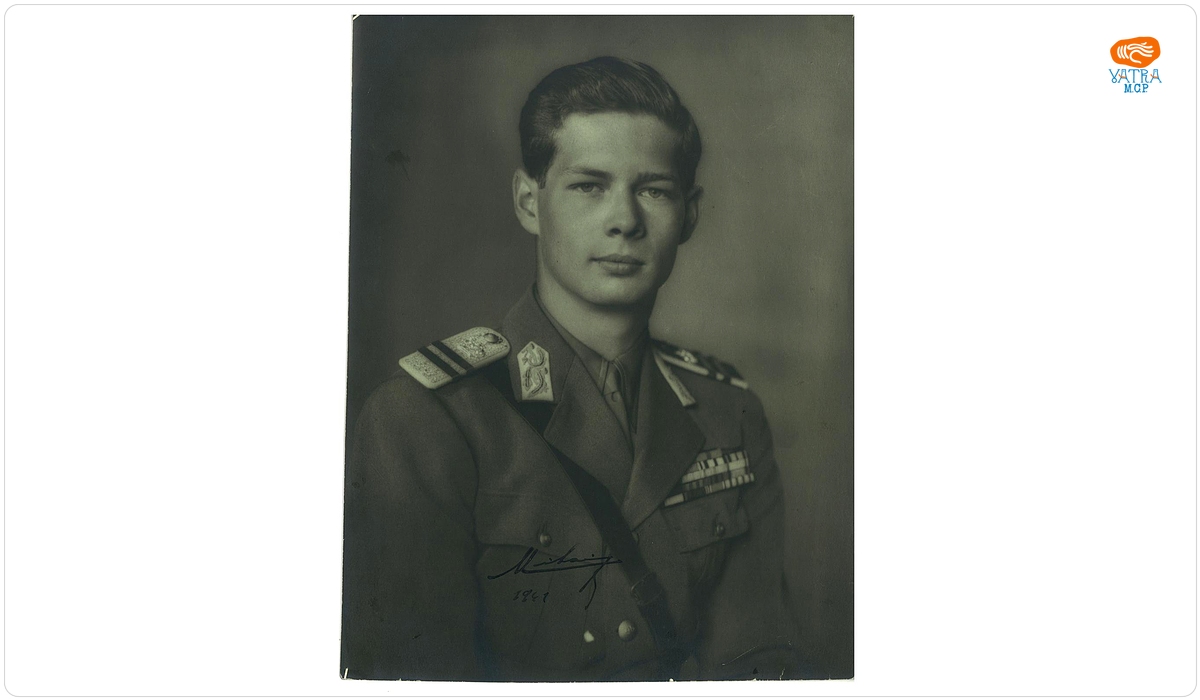Regele Mihai I al României în uniformă militară a Armatei Române
