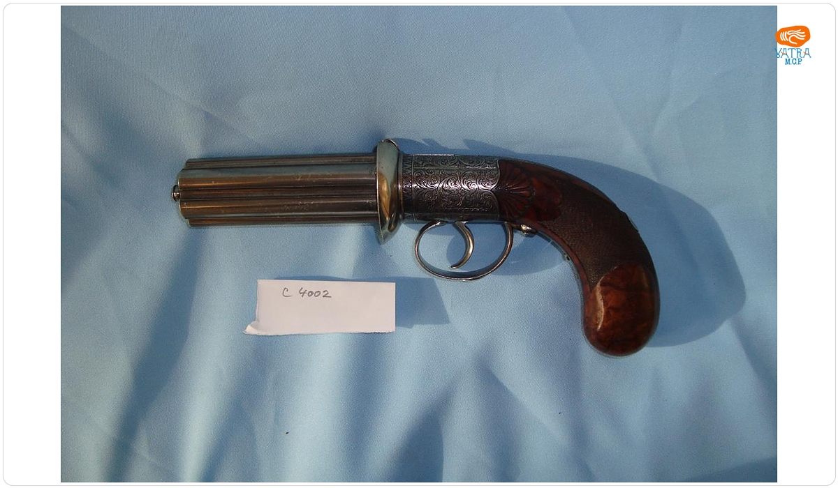 Revolver cu capsă și șase țevi
