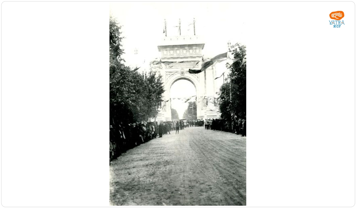 Arcul (provizoriu) de Triumf