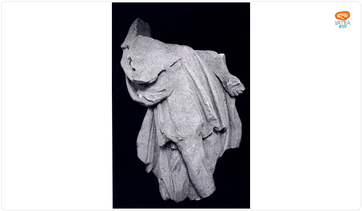 Fragment din statuia unui personaj bărbătesc