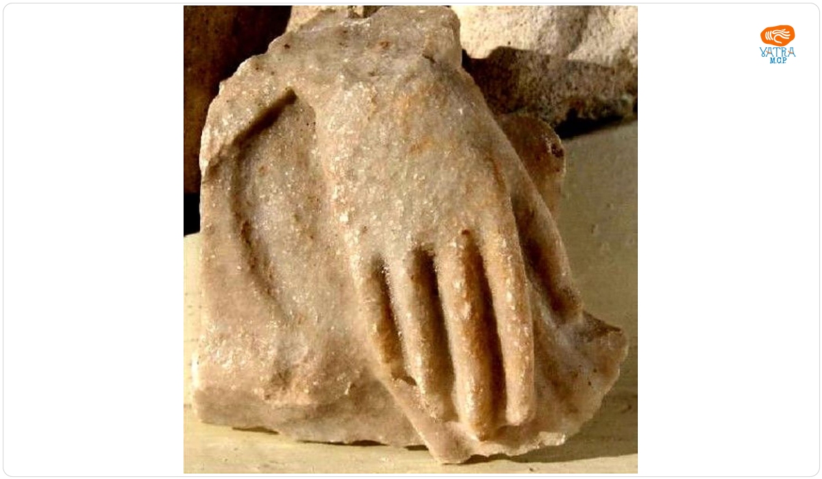 Statuie fragmentară