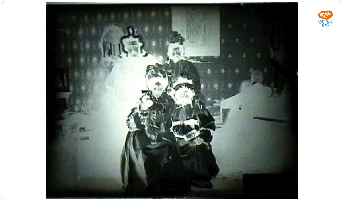 Grup de 5 persoane (posibil actori)