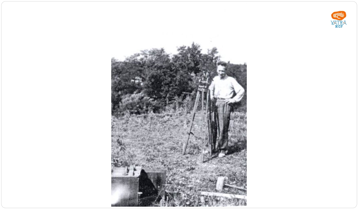 Prof. Ștefan Procopiu, pe teren, la măsurători topografice