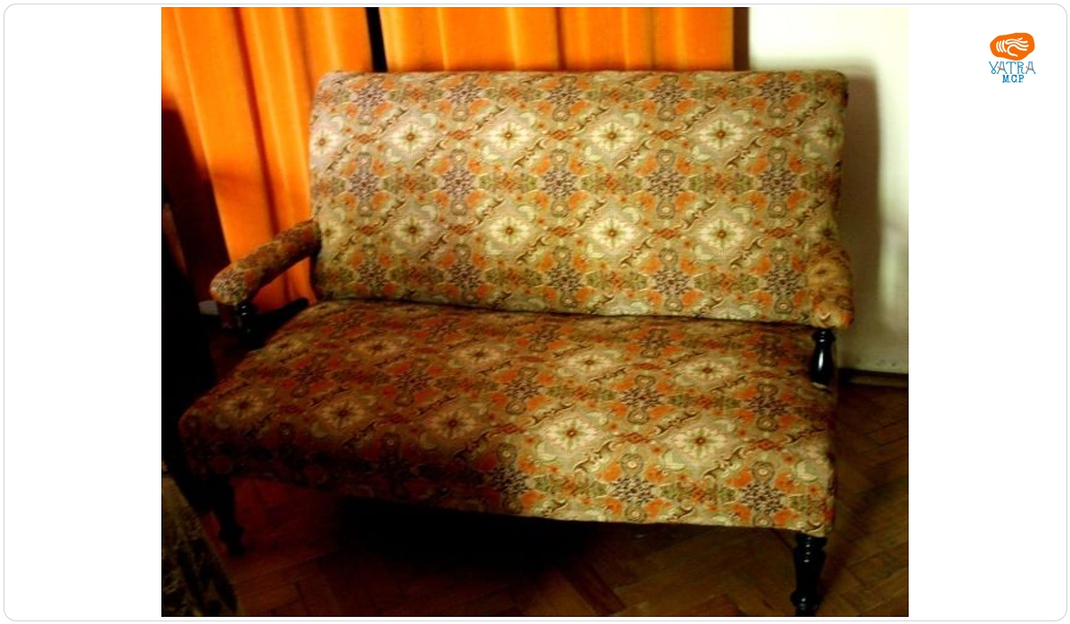 Canapea care a aparținut familiei Poni