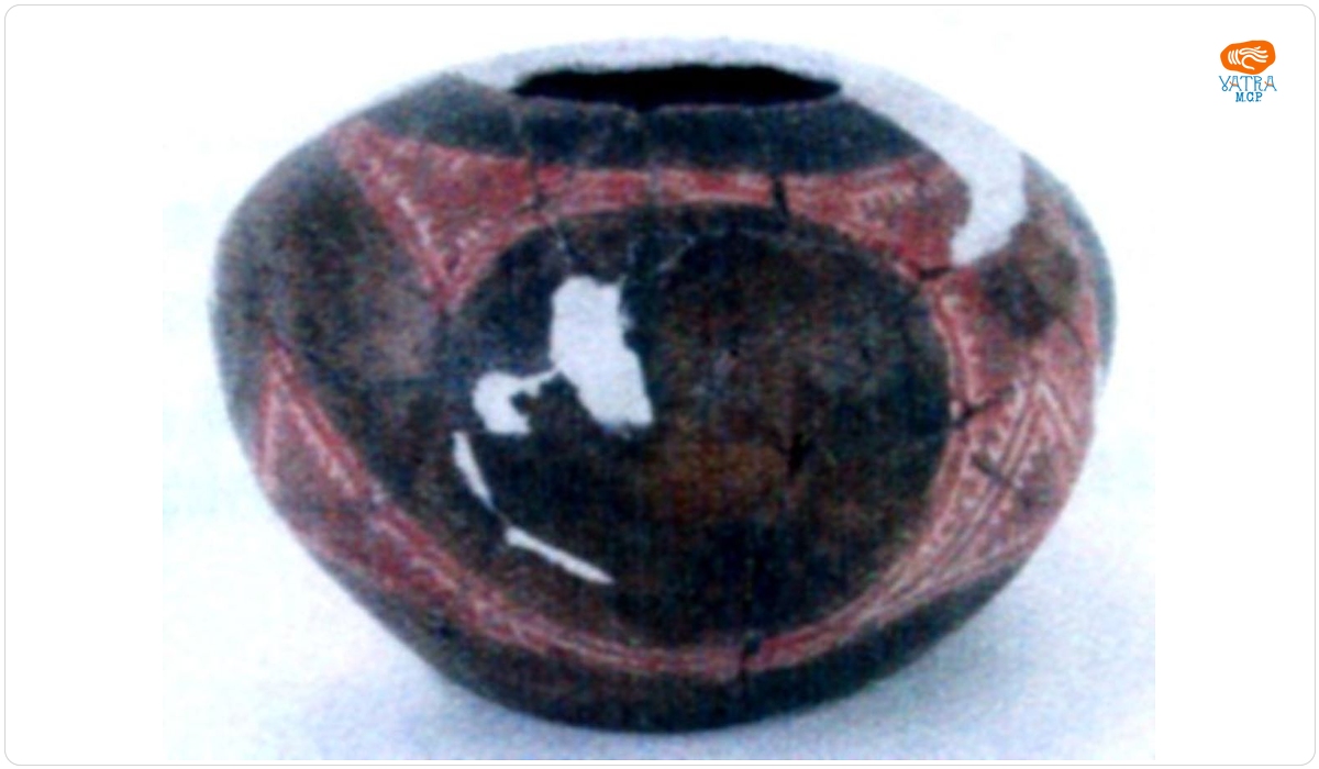 Vas bitronconic cu spirale canelate, ghirlande și triunghiuri