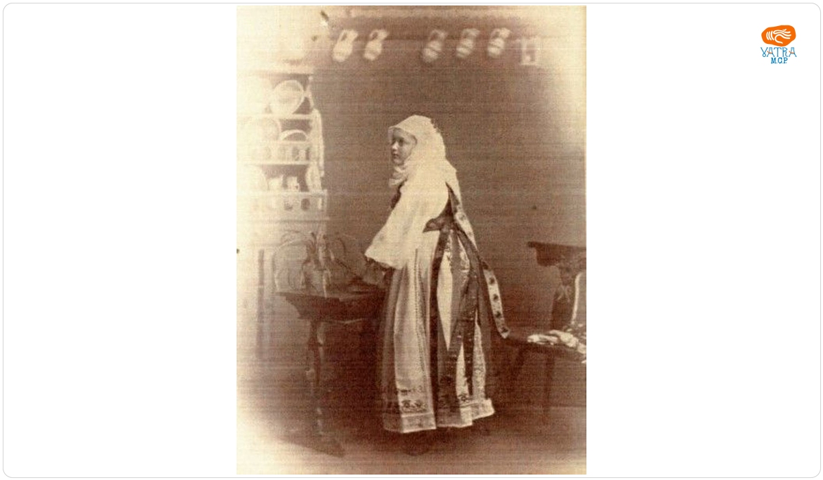 Săsoaică în costum de sărbătoare din Gușterița