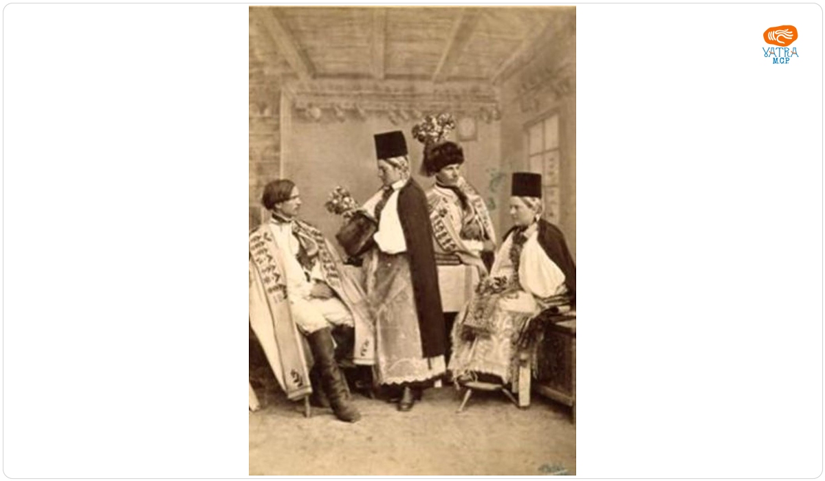 Perechi de miri în costume săsești de sărbătoare