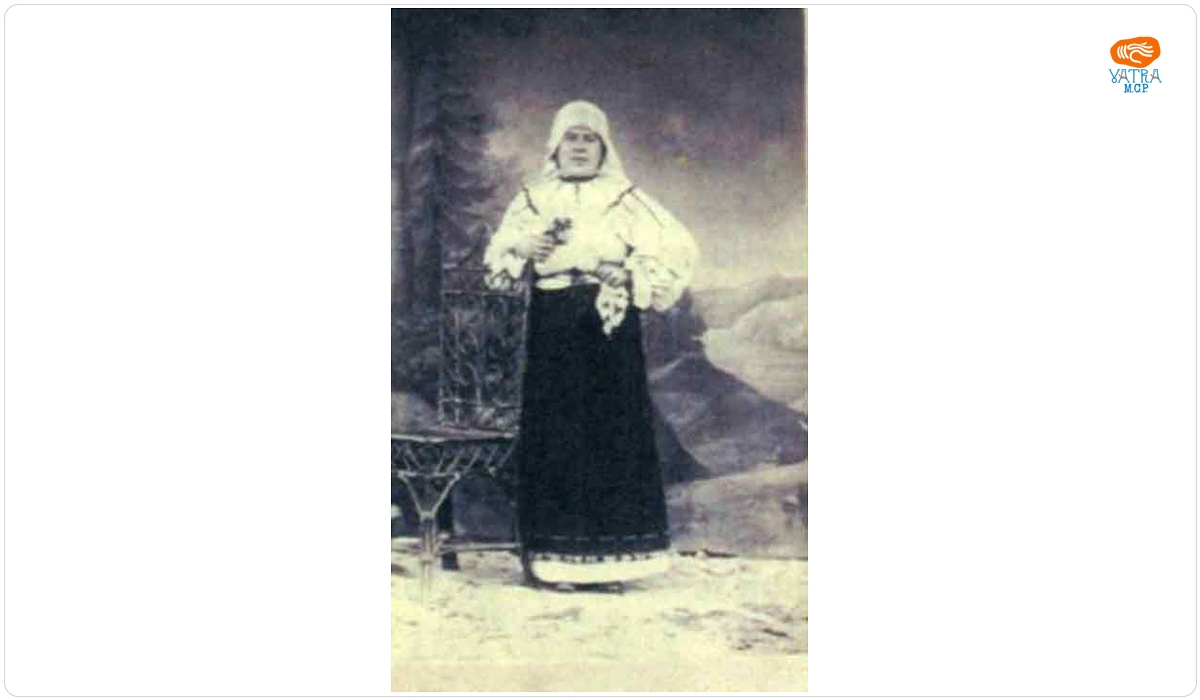 Femeie în port popular românesc de sărbătoare