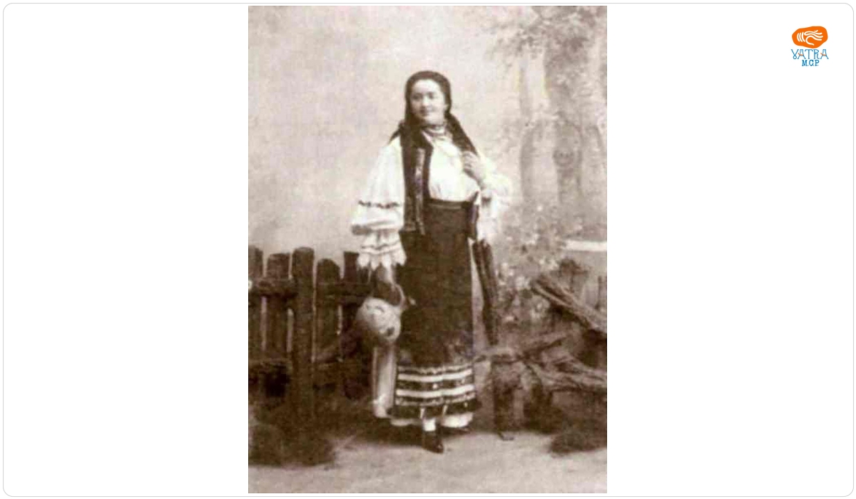 Alexander Roșu — Femeie în port popular românesc de sărbătoare din zona Bistrița