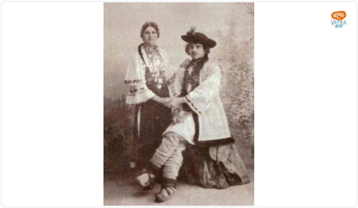 Alexander Roșu — Pereche de tineri îmbrăcați în port popular românesc de sărbătoare din zona Bistrița