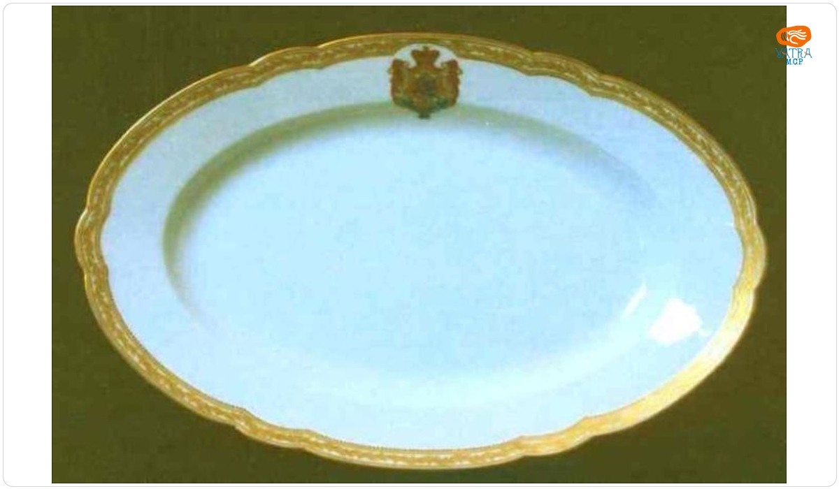 Platou oval din porțelan de Sèvres