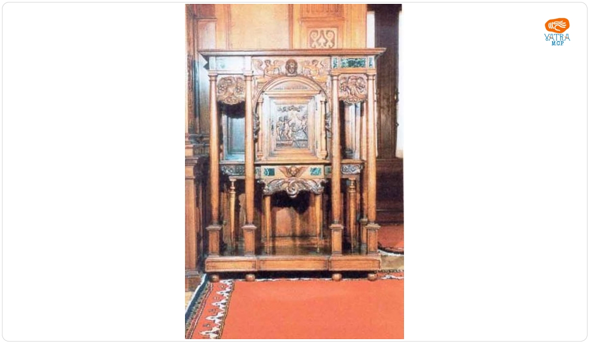 Cabinet din lemn de nuc