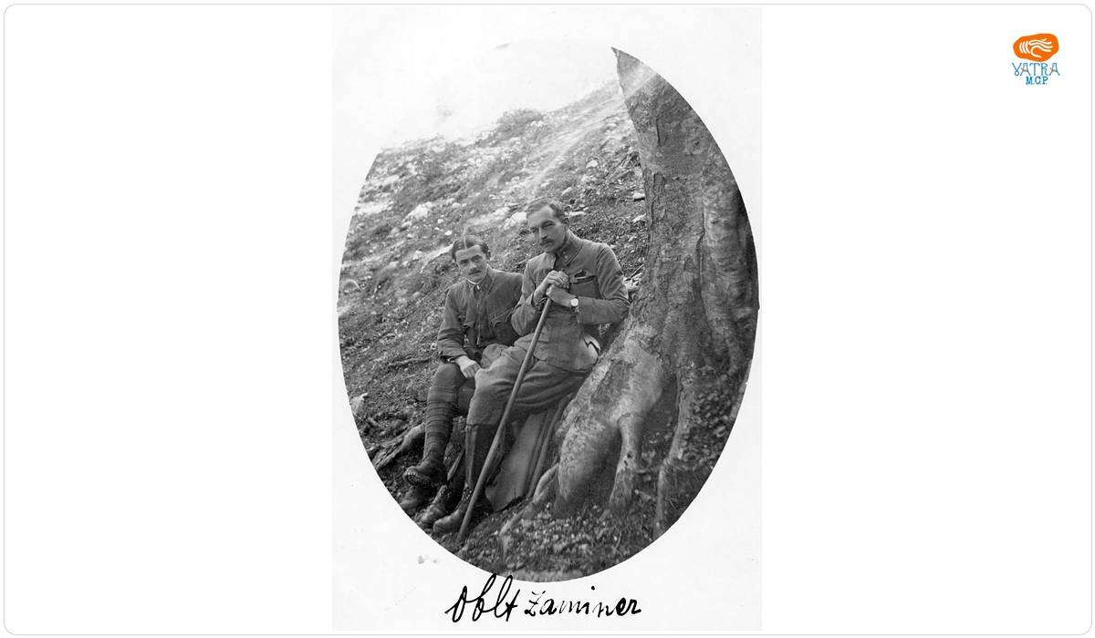 Dumitru Ciumbrudean — Doi ofițeri ai Regimetului 50 Infanterie pe o culme de deal