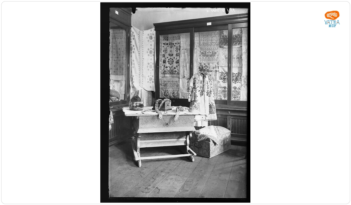 Sală de expoziție cu piese din etnografia săsească