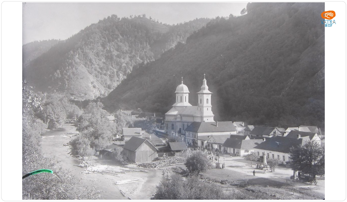 Vedere de ansamblu a unei biserici ortodoxe