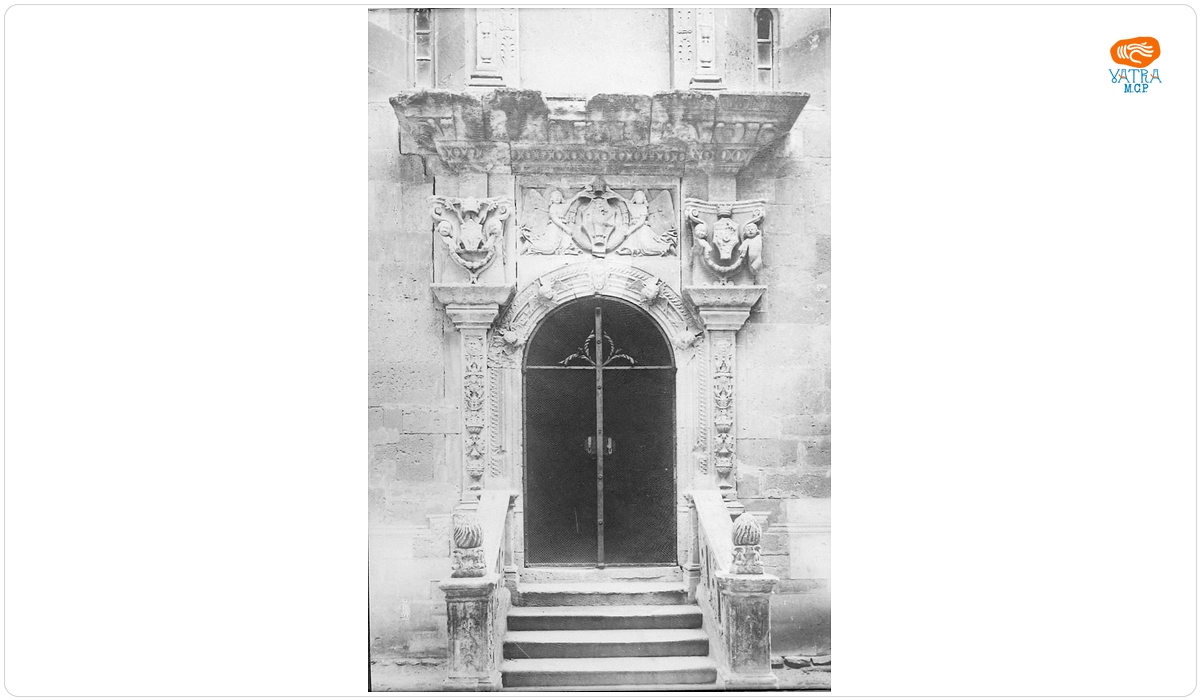 Catedrala Romano-Catolică din Alba Iulia - portal renascentist.