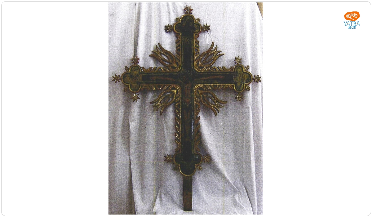 Cruce de tâmplă; Icoană pe lemn: Iisus Răstignit