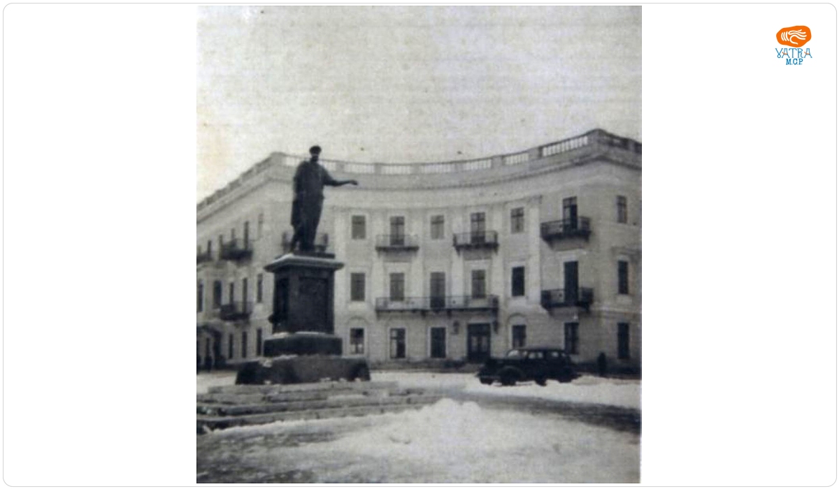 Statuia ducelui de Richelieu din Odessa în 1942