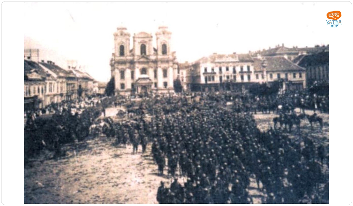 Sosirea primelor trupe române în piața Domului