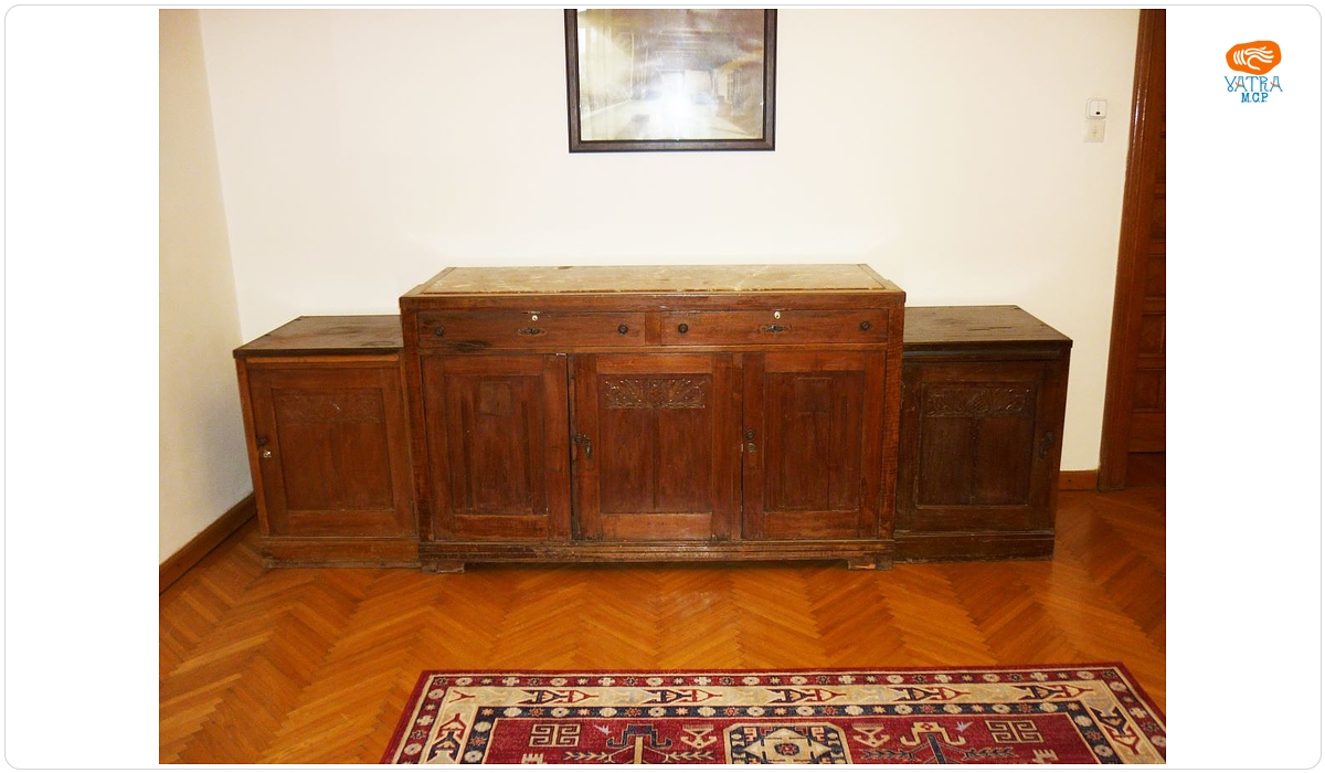 Bufet cu blat de marmură