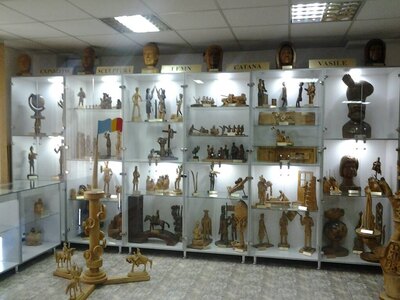 Colecția de sculptură Vasile Catană, Zemeş, Bacău