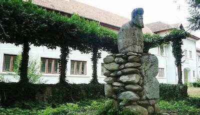 Vasile NĂSTĂSESCU, sculptor