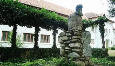Vasile NĂSTĂSESCU, sculptor
