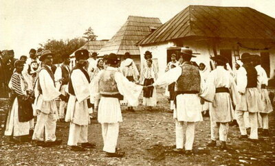 Obiceiuri de nuntă la români. Cununia religioasă. Întoarcerea alaiului. Masa mare. Capra. Strângerea darurilor. Hora mare. Luarea betelii