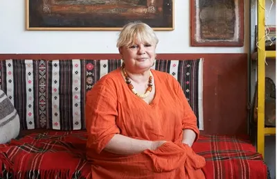 Ana Zoe POP, sculptor, expert