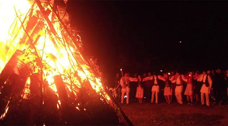 Hai la Focu' lui Sâmedru! Mitologia românească a rugului funerar